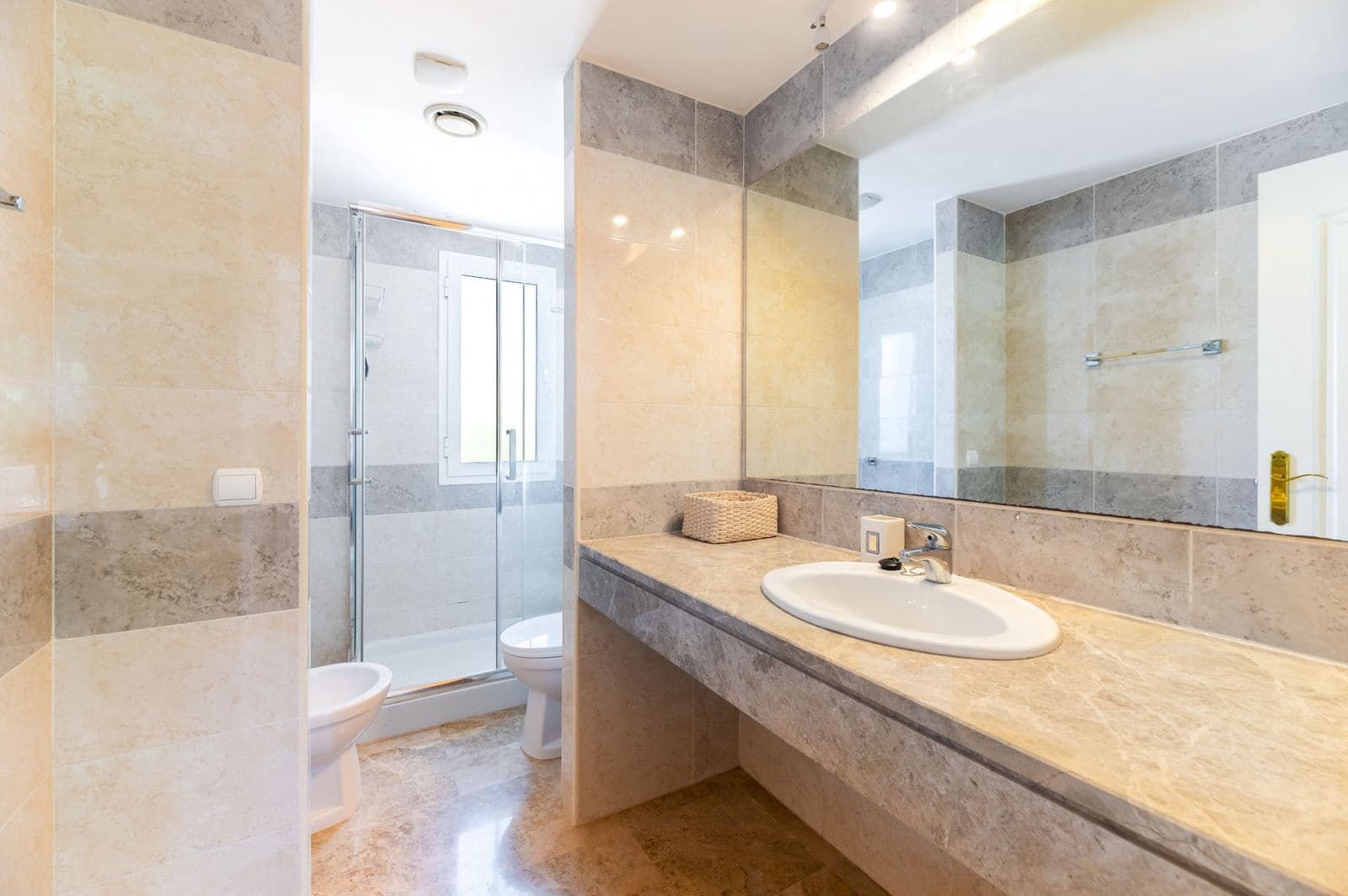 3 soveværelse Byhus til salg i Nueva Andalucia med swimmingpool garage - € 535.000 (Ref: 8882329)