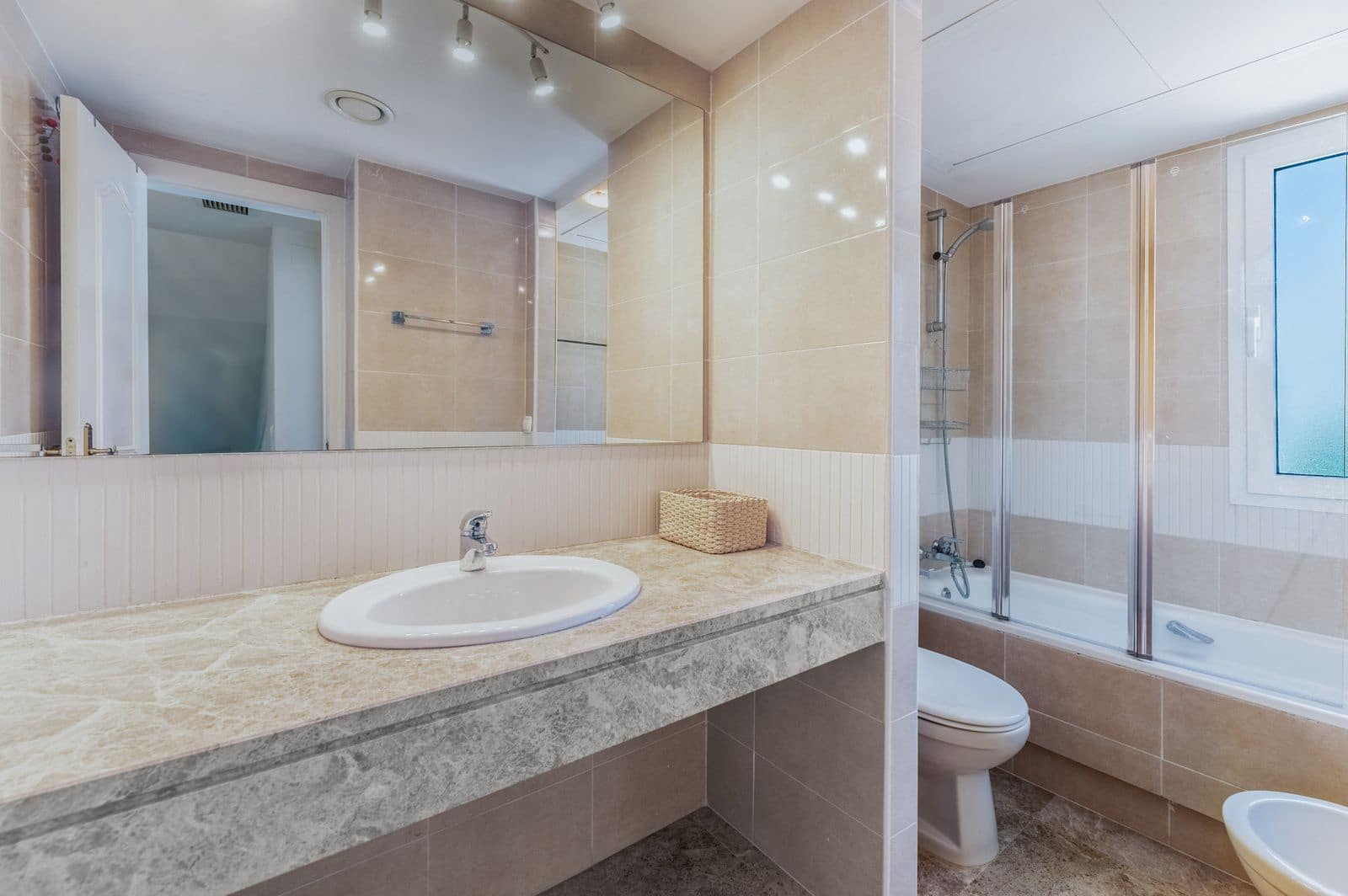 3 soveværelse Byhus til salg i Nueva Andalucia med swimmingpool garage - € 535.000 (Ref: 8882329)