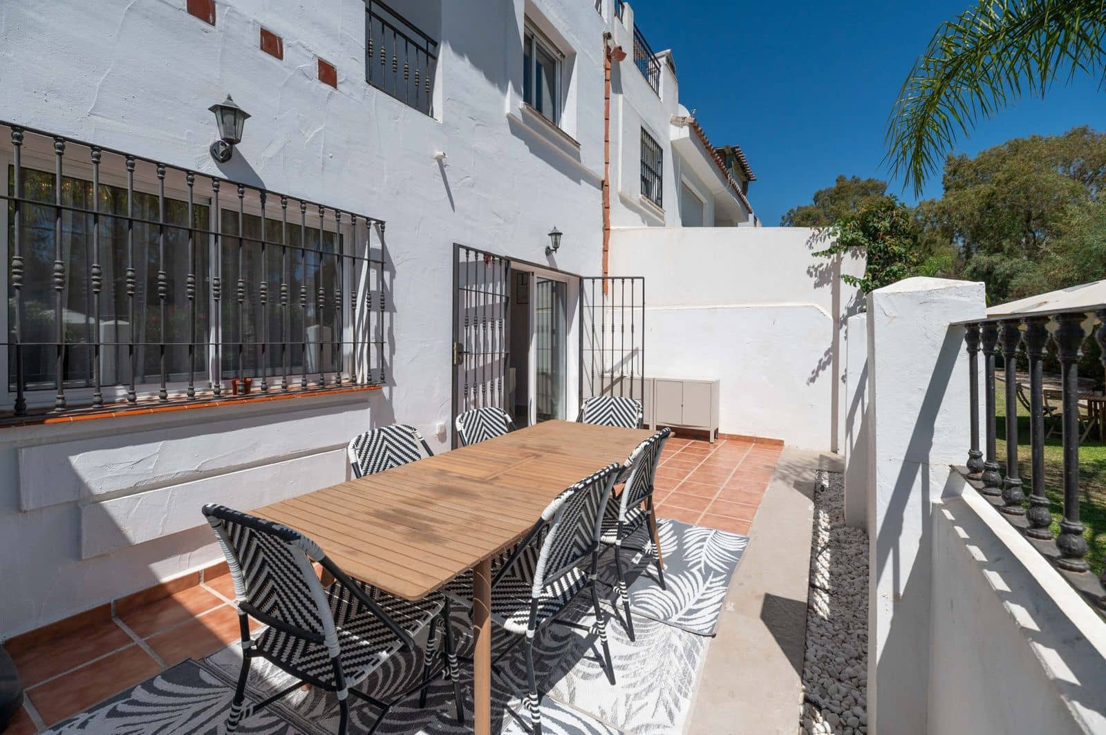 3 soveværelse Byhus til salg i Nueva Andalucia med swimmingpool garage - € 535.000 (Ref: 8882329)