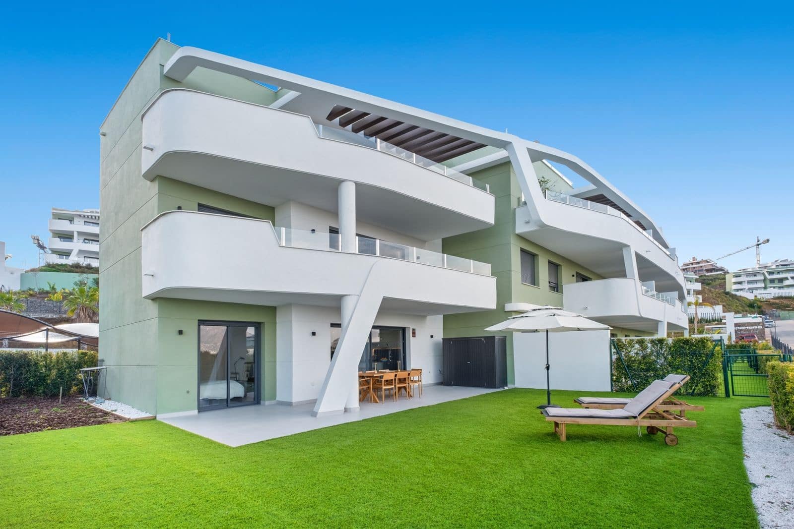 3 Zimmer Apartment zu verkaufen in Mijas Costa mit Pool Garage - 565.000 € (Ref: 8885410)