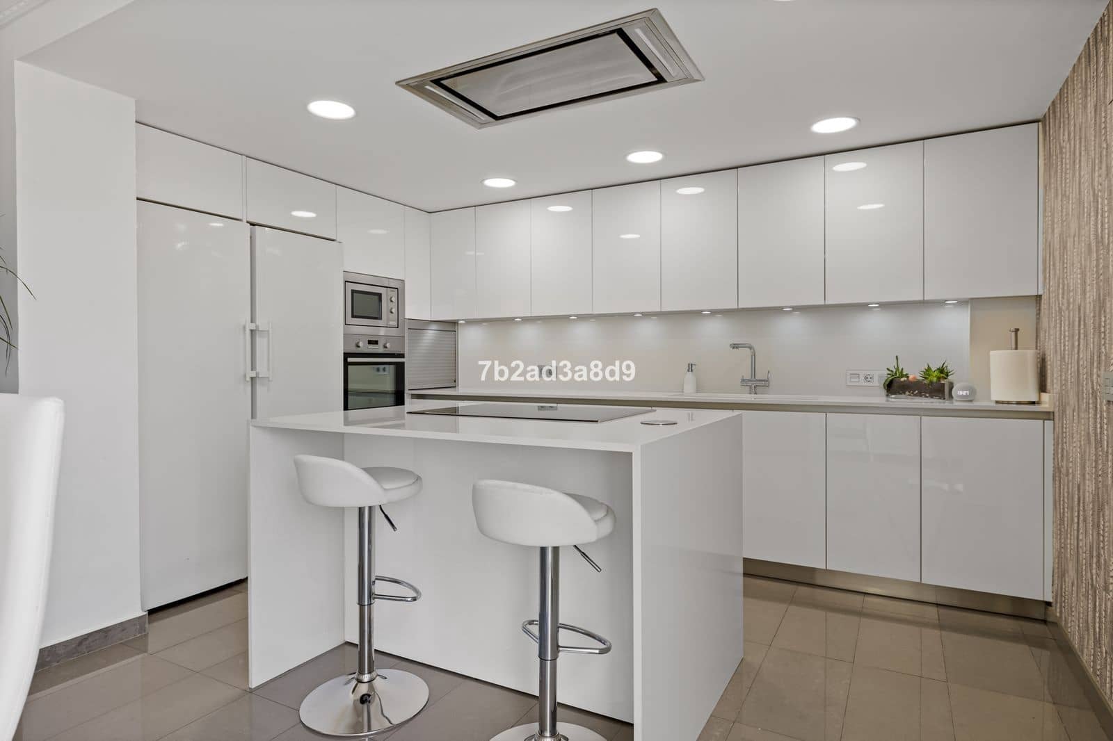 4 soveværelse Byhus til salg i Nueva Andalucia med swimmingpool garage - € 1.290.000 (Ref: 8885411)