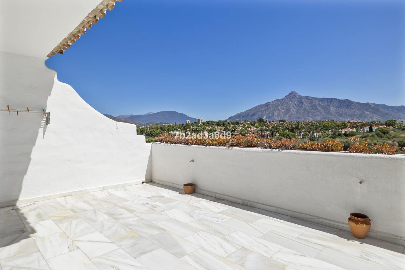 4 soveværelse Byhus til salg i Nueva Andalucia med swimmingpool garage - € 1.290.000 (Ref: 8885411)