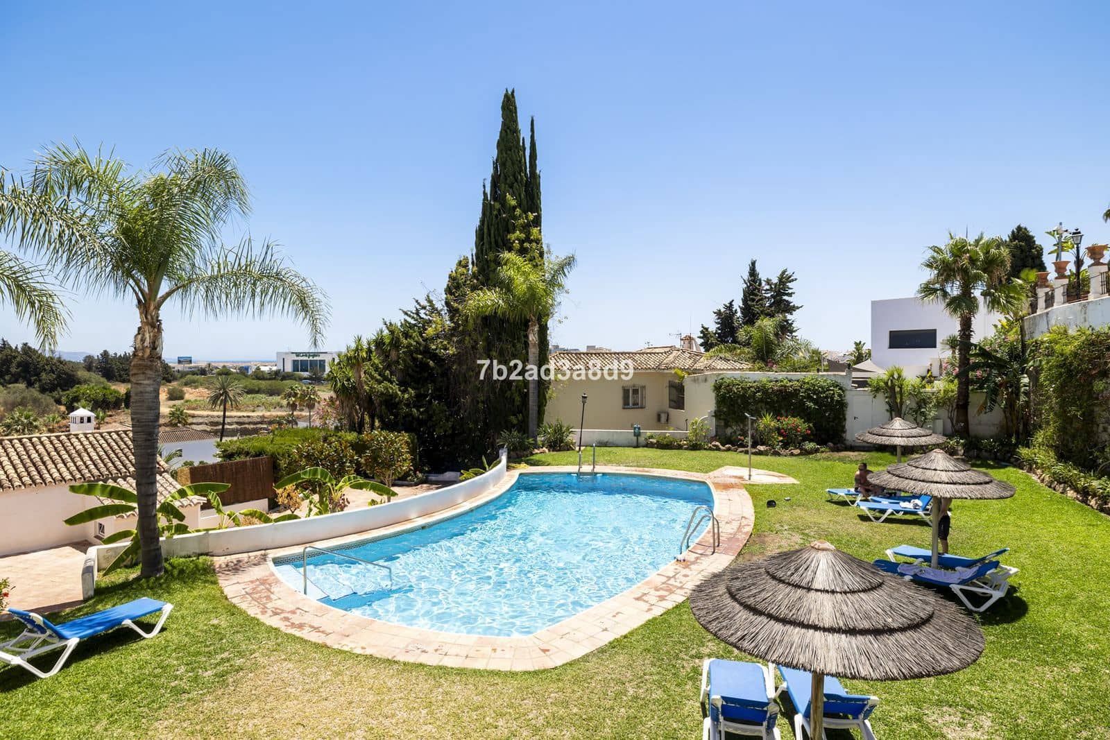 4 soveværelse Byhus til salg i Nueva Andalucia med swimmingpool garage - € 1.290.000 (Ref: 8885411)
