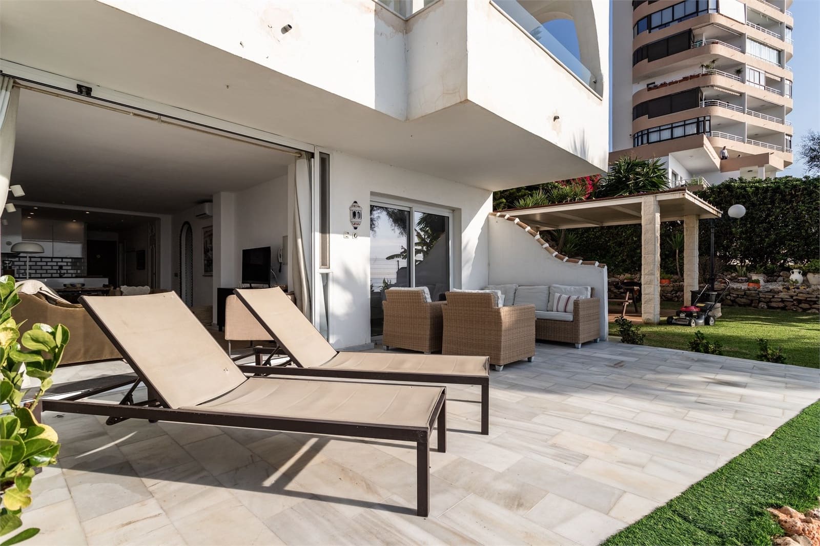 2 soveværelse Lejlighed til salg i Mijas Costa med swimmingpool garage - € 469.000 (Ref: 8885456)