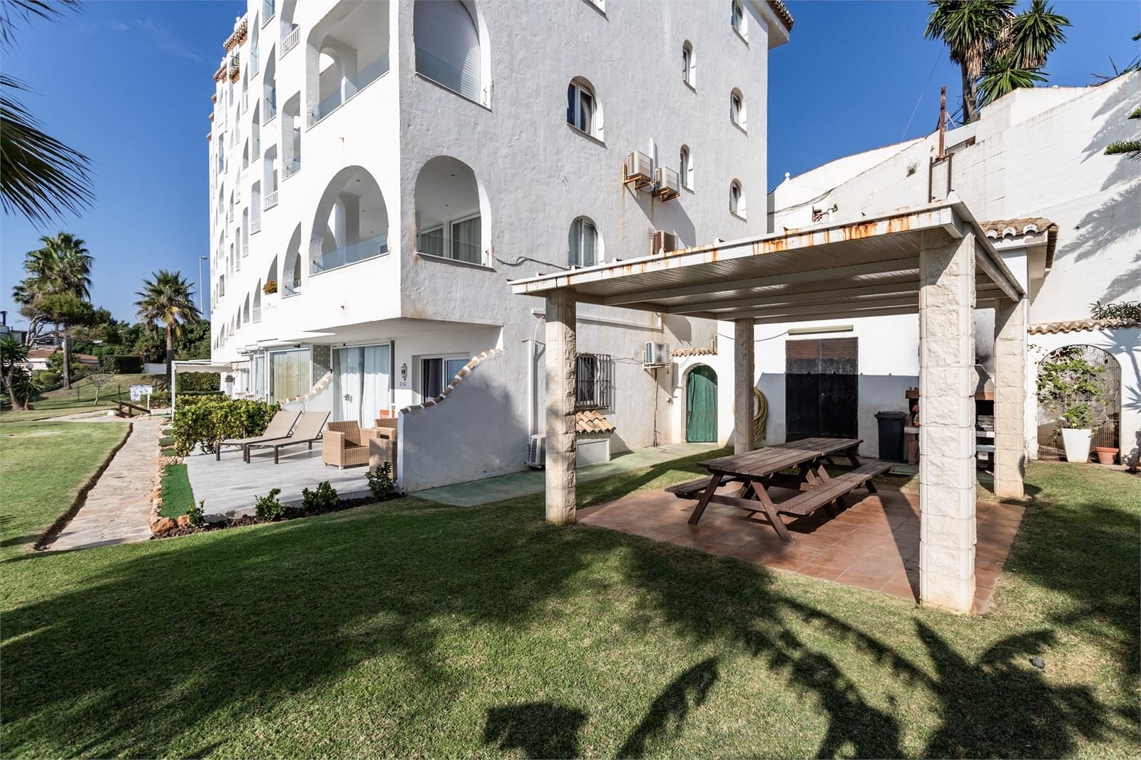 2 soveværelse Lejlighed til salg i Mijas Costa med swimmingpool garage - € 469.000 (Ref: 8885456)