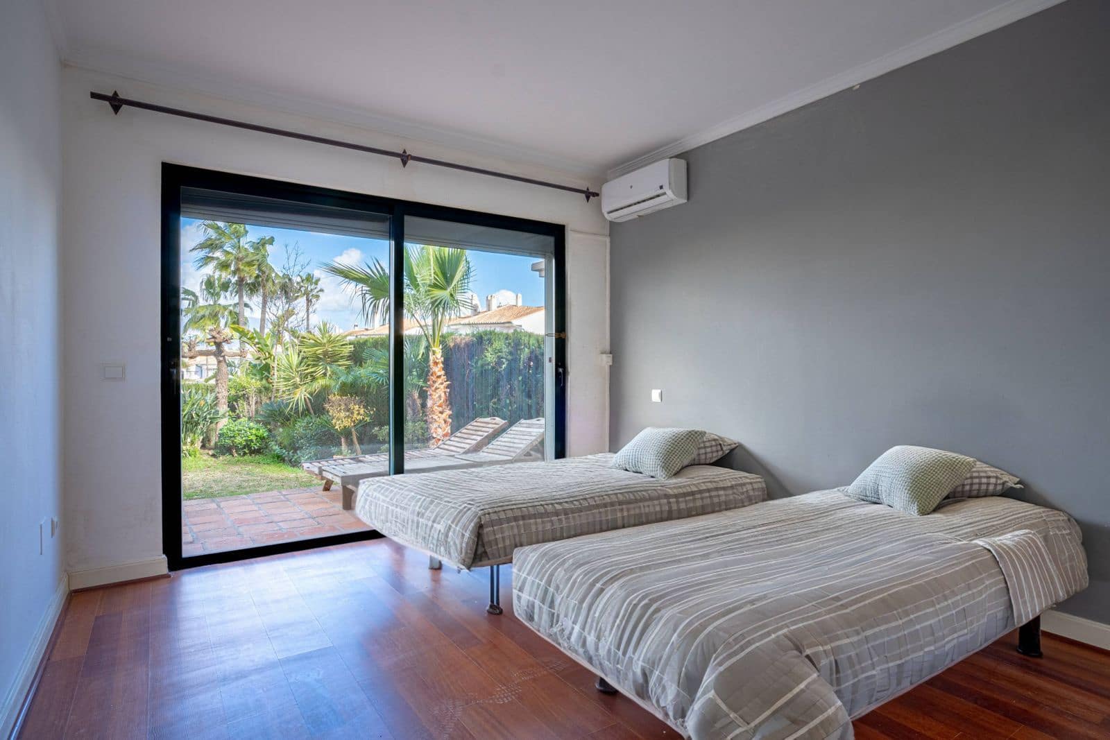 3 soveværelse Byhus til salg i Riviera del Sol med swimmingpool garage - € 750.000 (Ref: 8887108)