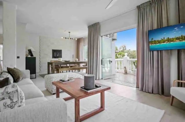 3 soveværelse Villa til salg i El Rosario, Marbella med swimmingpool garage - € 10.750.000 (Ref: 8887113)
