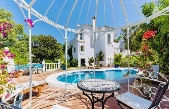 3 soveværelse Villa til salg i El Rosario, Marbella med swimmingpool garage - € 10.750.000 (Ref: 8887113)