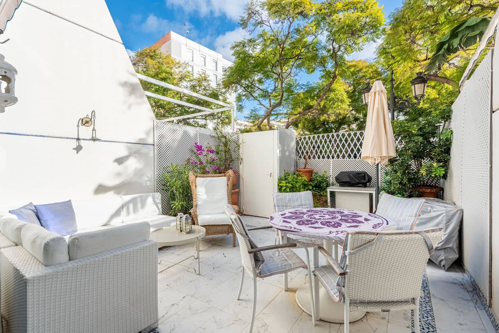 2 slaapkamer Appartement te koop in Marbella met zwembad garage - € 749.000 (Ref: 8887127)