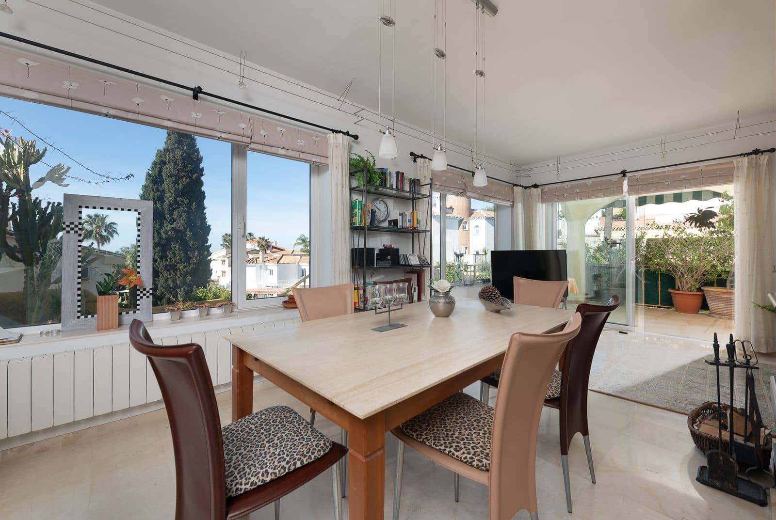 4 soveværelse Villa til salg i Riviera del Sol med swimmingpool garage - € 945.499 (Ref: 8895807)