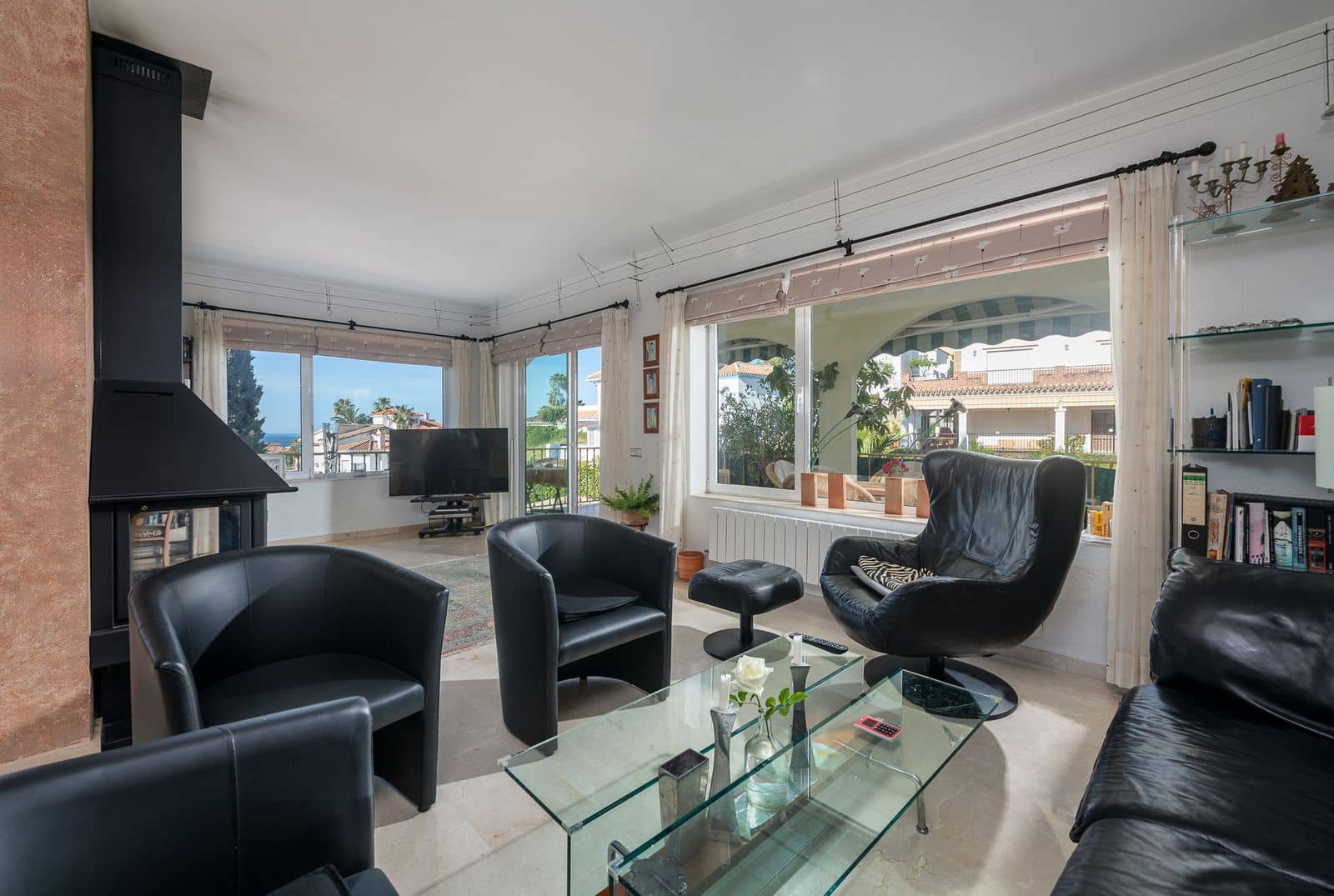 4 soveværelse Villa til salg i Riviera del Sol med swimmingpool garage - € 945.499 (Ref: 8895807)