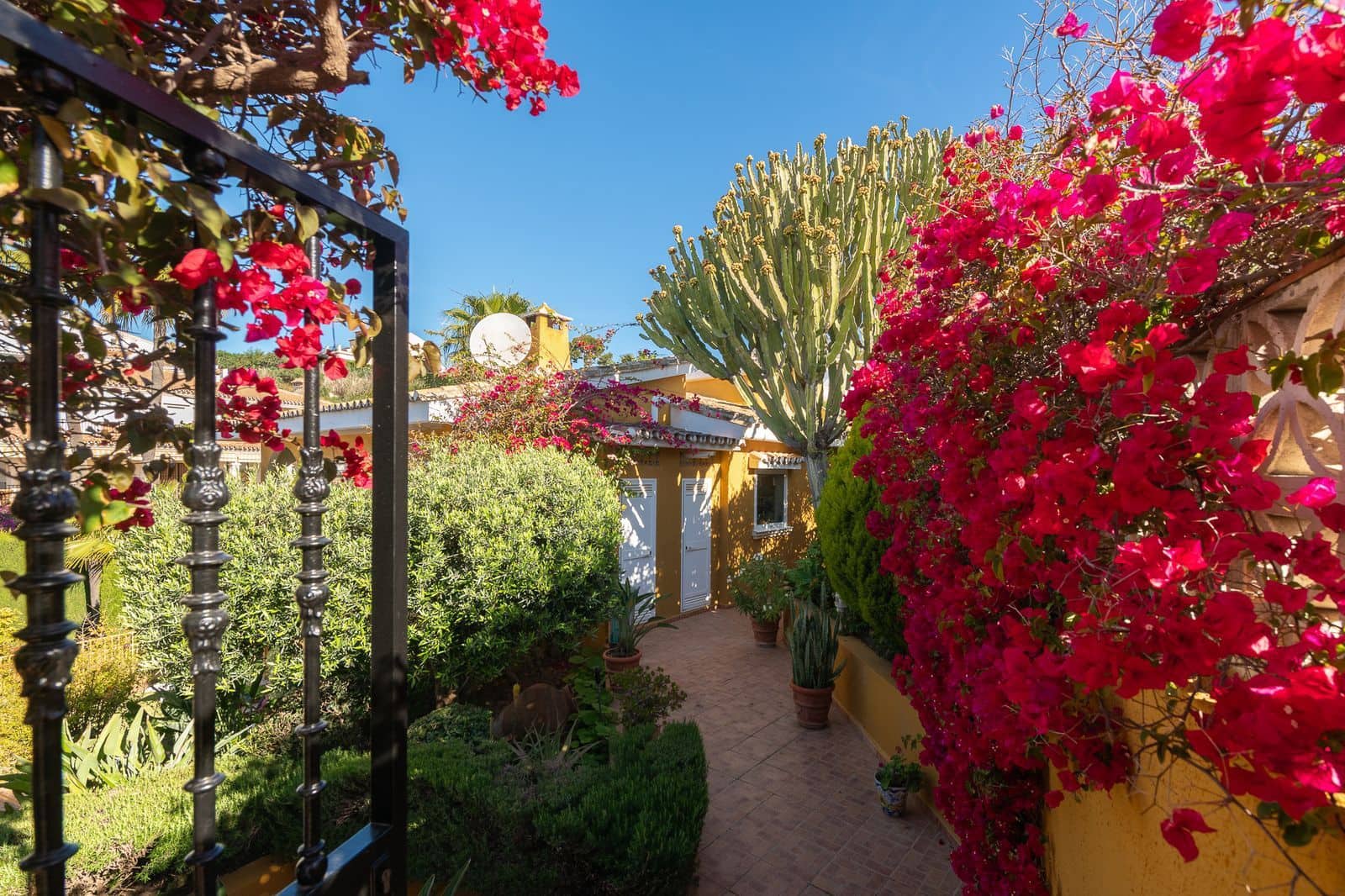 4 soveværelse Villa til salg i Riviera del Sol med swimmingpool garage - € 945.499 (Ref: 8895807)