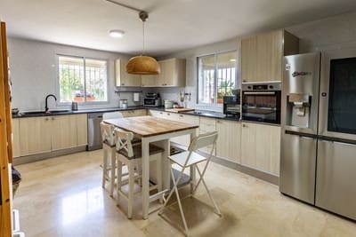 4 soveværelse Villa til salg i Alhaurin de la Torre med swimmingpool garage - € 875.000 (Ref: 8895827)