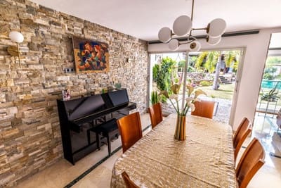 4 soveværelse Villa til salg i Alhaurin de la Torre med swimmingpool garage - € 875.000 (Ref: 8895827)