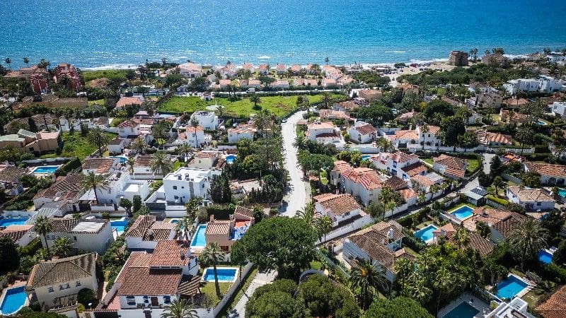 3 soveværelse Villa til salg i Marbesa med swimmingpool garage - € 1.695.000 (Ref: 8909710)