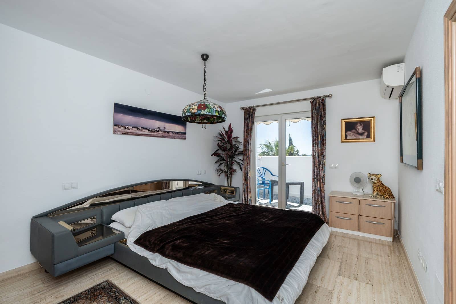 3 soveværelse Villa til salg i Marbesa med swimmingpool garage - € 1.695.000 (Ref: 8909710)