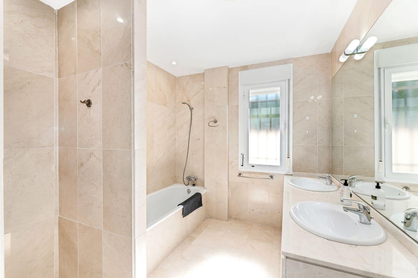 4 soveværelse Villa til salg i Riviera del Sol med swimmingpool garage - € 699.999 (Ref: 8909909)