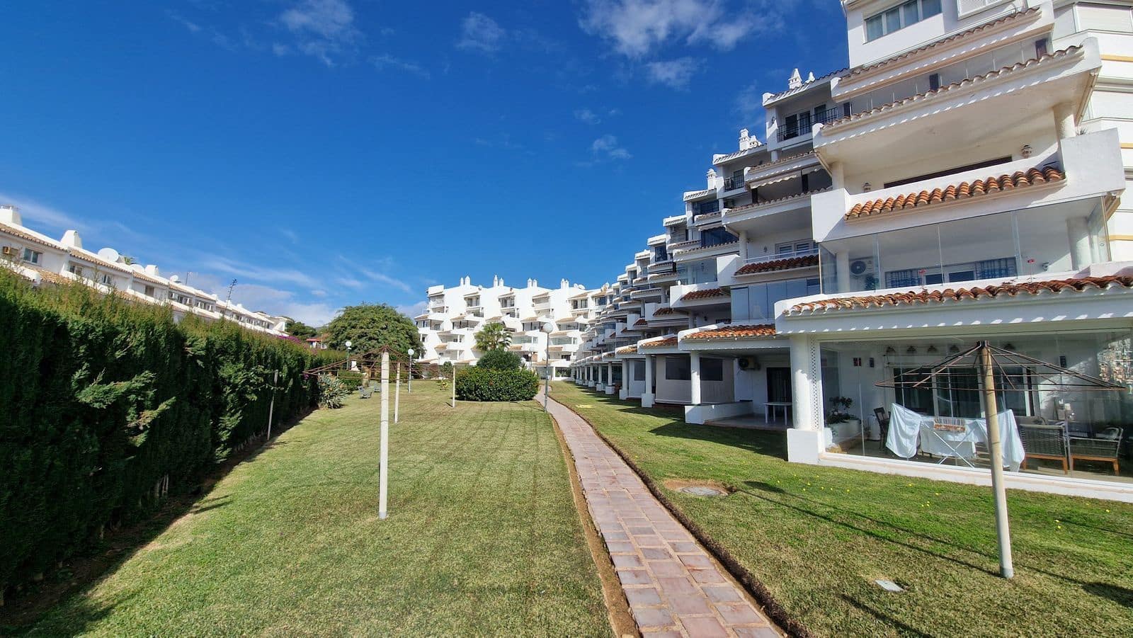 3 soveværelse Penthouse til salg i Calahonda med swimmingpool garage - € 479.000 (Ref: 8925082)