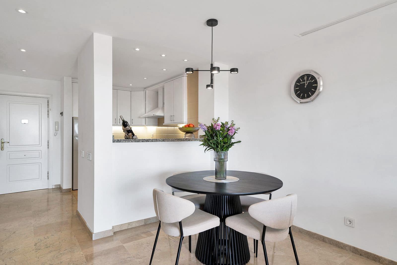 2 soveværelse Lejlighed til salg i Elviria med swimmingpool garage - € 549.000 (Ref: 8927942)