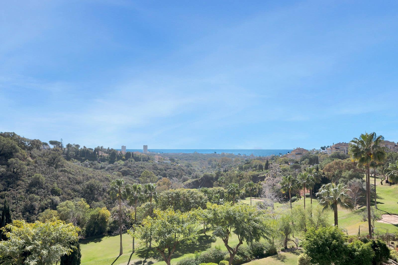 2 soveværelse Lejlighed til salg i Elviria med swimmingpool garage - € 549.000 (Ref: 8927942)