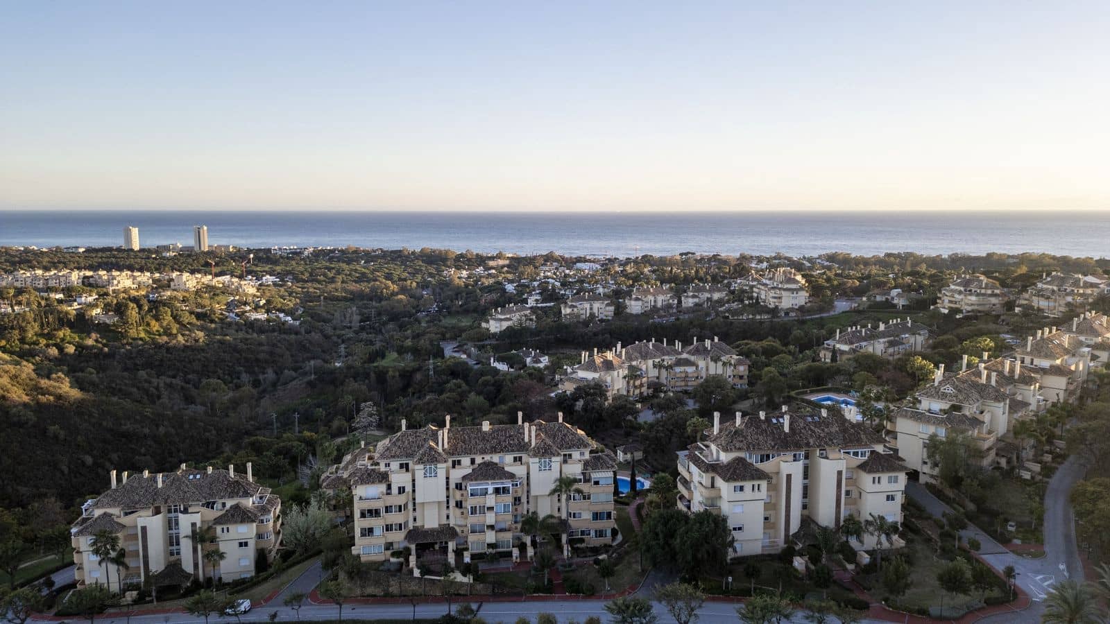 2 soveværelse Lejlighed til salg i Elviria med swimmingpool garage - € 549.000 (Ref: 8927942)