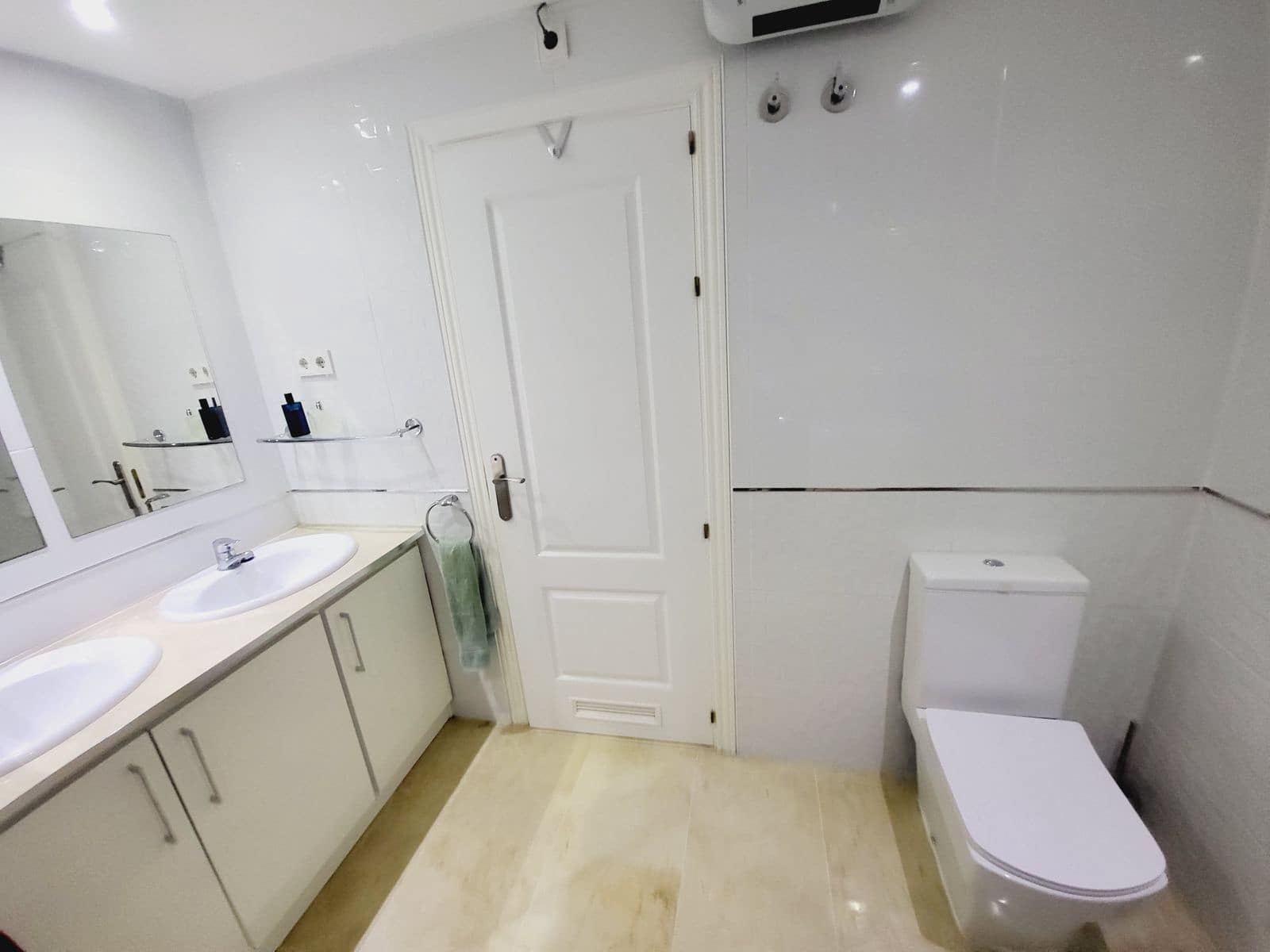 2 soverom Leilighet til salgs i Riviera del Sol med svømmebasseng garasje - € 399 000 (Ref: 8939159)