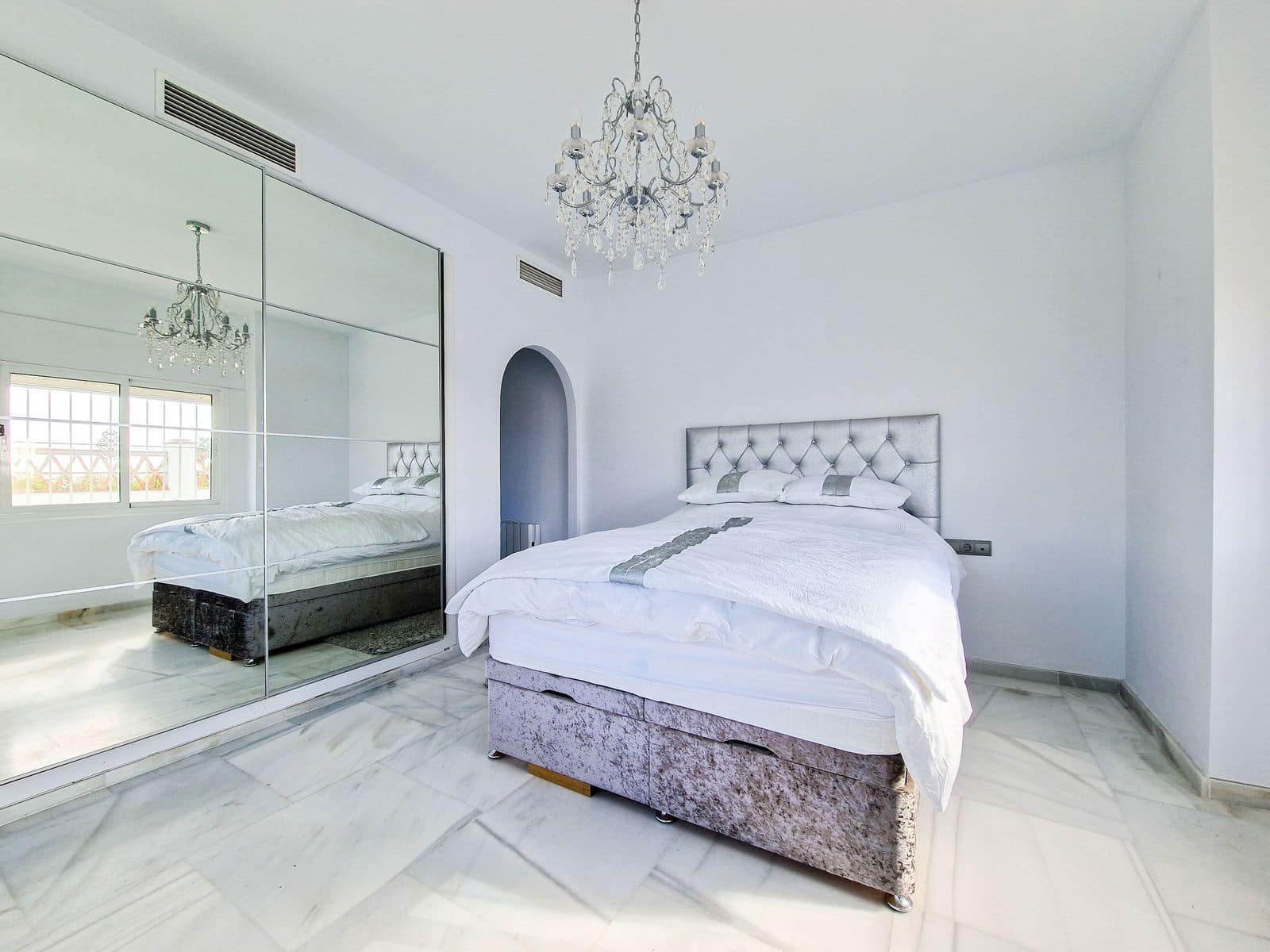 6 soveværelse Villa til salg i Benahavis med swimmingpool garage - € 1.495.000 (Ref: 8942074)