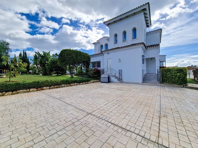 6 bedroom Villa for sale in El Paraíso, Benahavís with pool garage - € 1,495,000 (Ref: 8942074)