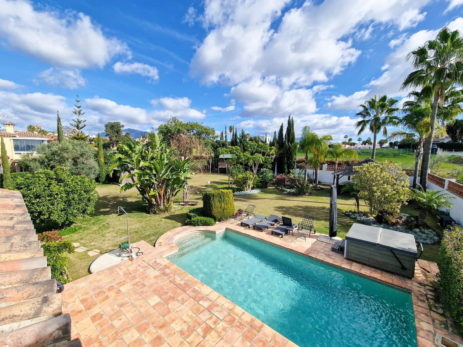 6 soveværelse Villa til salg i Benahavis med swimmingpool garage - € 1.495.000 (Ref: 8942074)