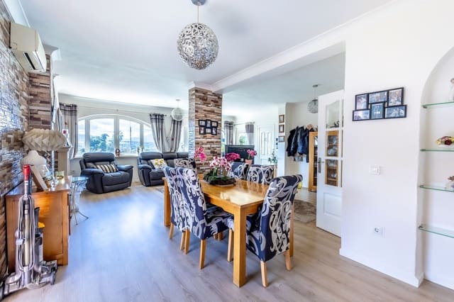 4 soverom Villa til salgs i Alhaurín el Grande med svømmebasseng garasje - € 675 000 (Ref: 8942091)