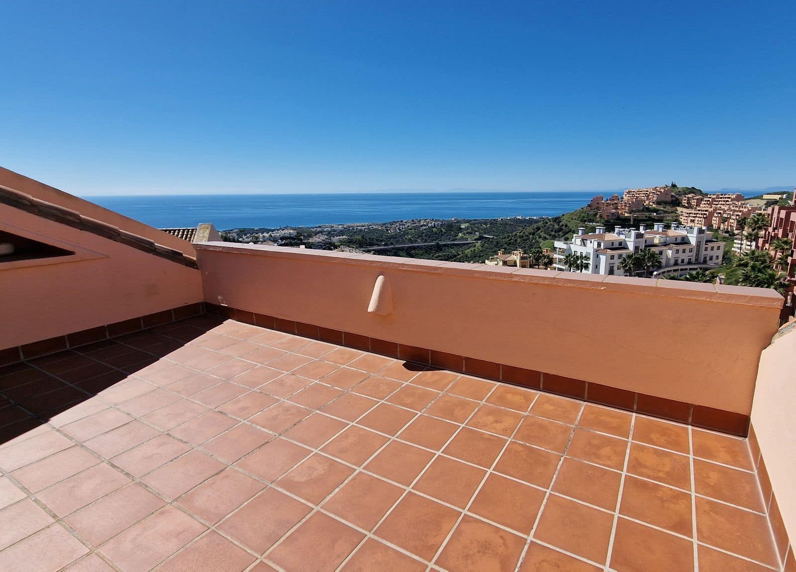 3 slaapkamer Penthouse te koop in Calahonda met zwembad garage - € 595.000 (Ref: 8952276)