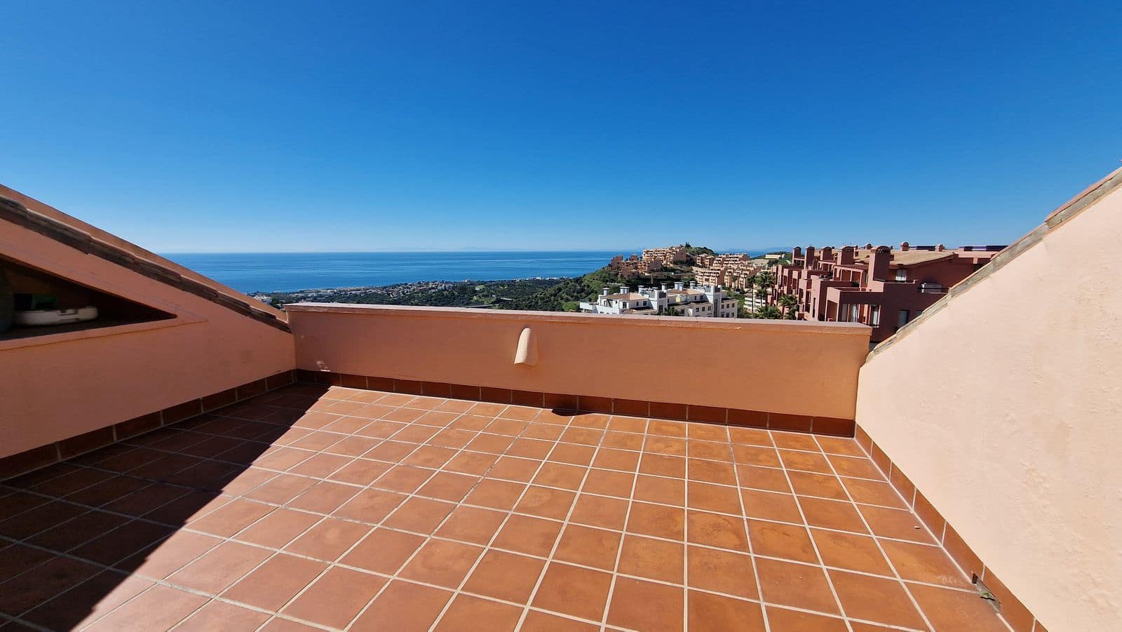 3 slaapkamer Penthouse te koop in Calahonda met zwembad garage - € 595.000 (Ref: 8952276)