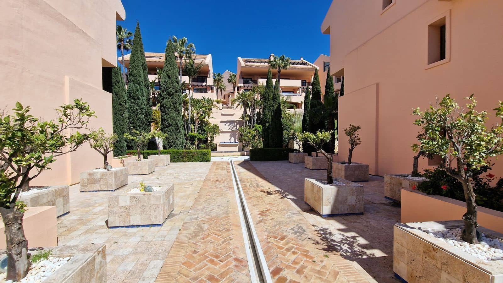 3 slaapkamer Penthouse te koop in Calahonda met zwembad garage - € 595.000 (Ref: 8952276)