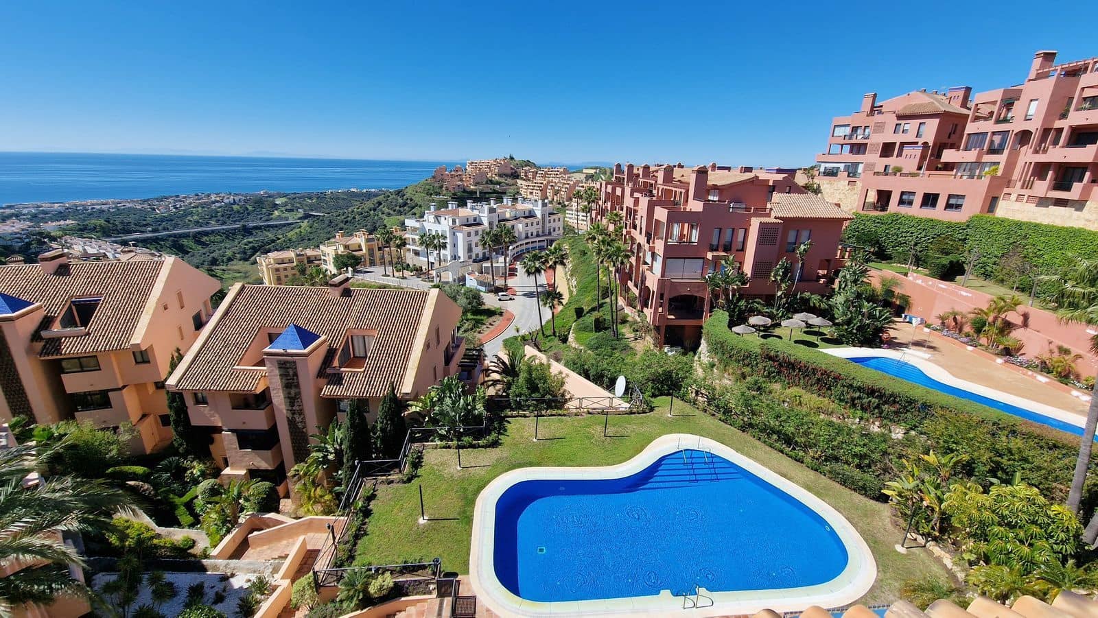 3 slaapkamer Penthouse te koop in Calahonda met zwembad garage - € 595.000 (Ref: 8952276)