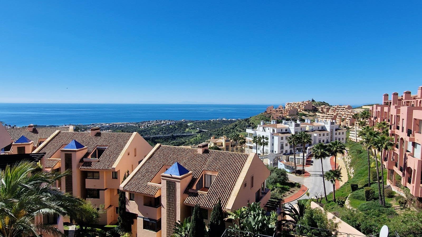 3 slaapkamer Penthouse te koop in Calahonda met zwembad garage - € 595.000 (Ref: 8952276)