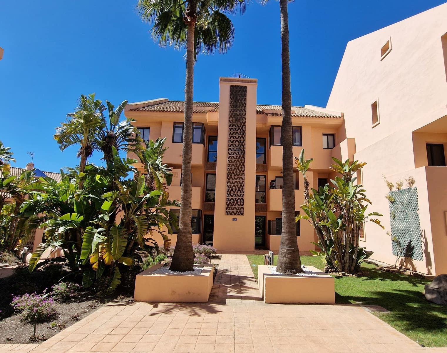 3 slaapkamer Penthouse te koop in Calahonda met zwembad garage - € 595.000 (Ref: 8952276)