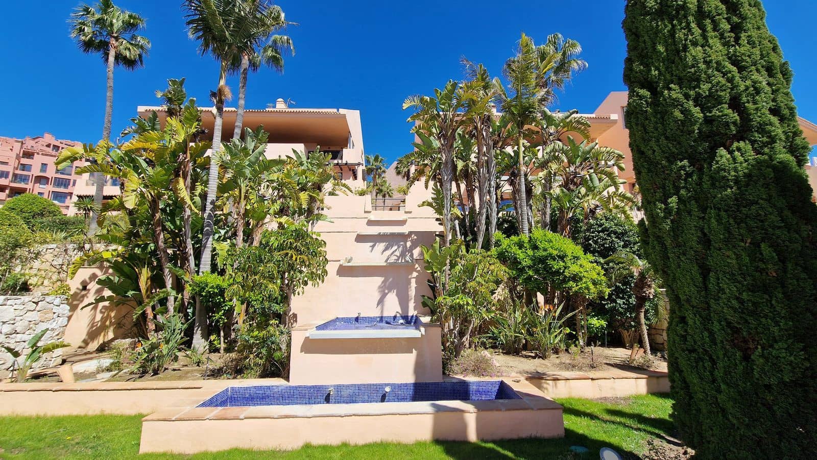 3 slaapkamer Penthouse te koop in Calahonda met zwembad garage - € 595.000 (Ref: 8952276)