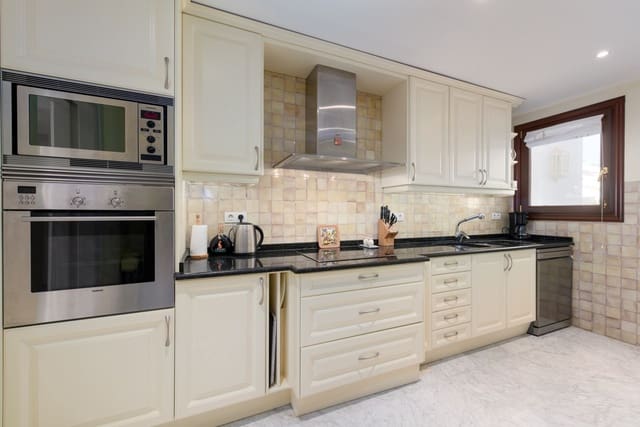 3 soveværelse Lejlighed til salg i Golden Mile, Marbella med swimmingpool garage - € 1.250.000 (Ref: 8952277)