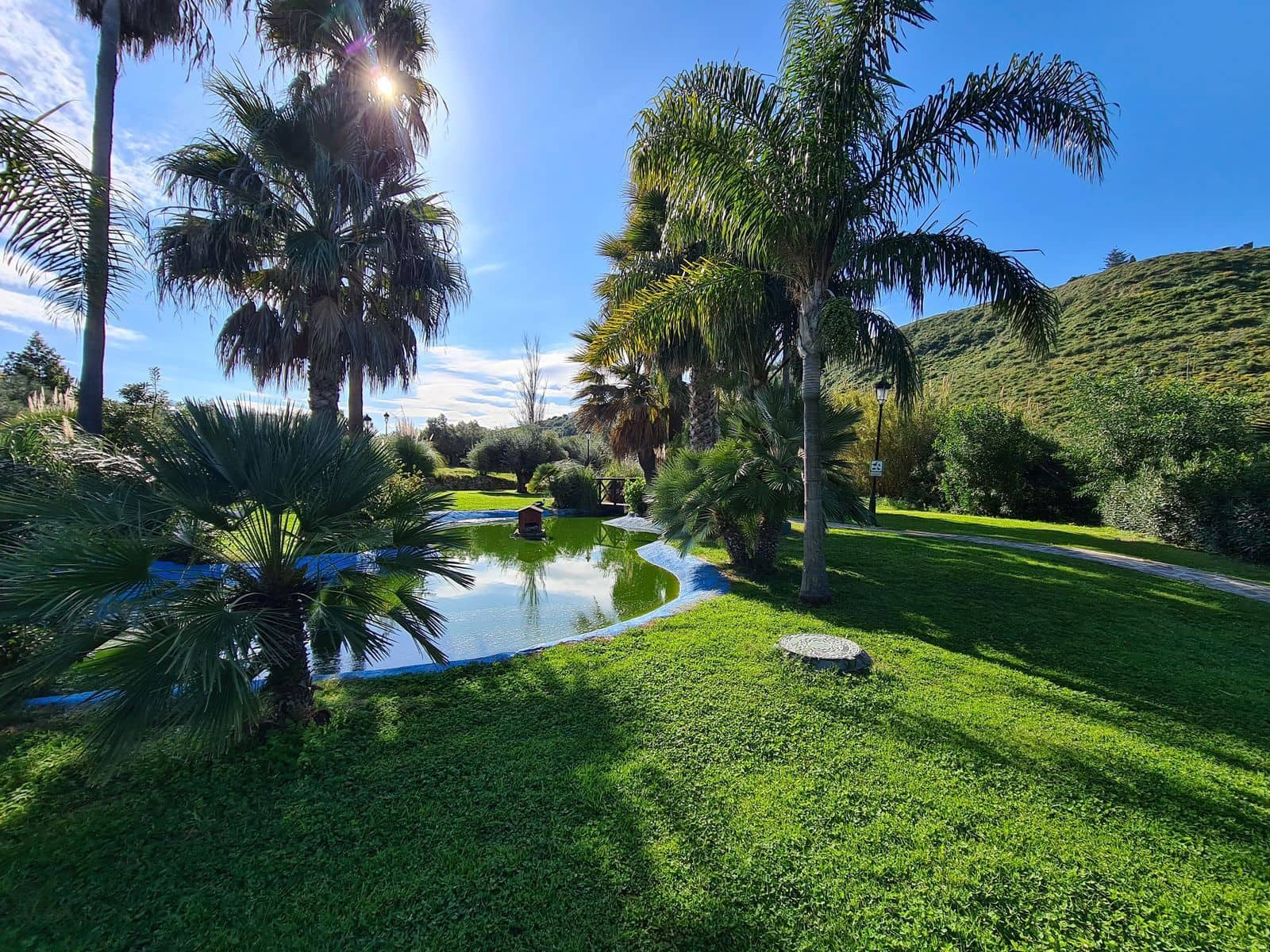 33 soveværelse Semi-Rækkehus til salg i La Duquesa / Puerto de la Duquesa med swimmingpool garage - € 549.000 (Ref: 8952282)