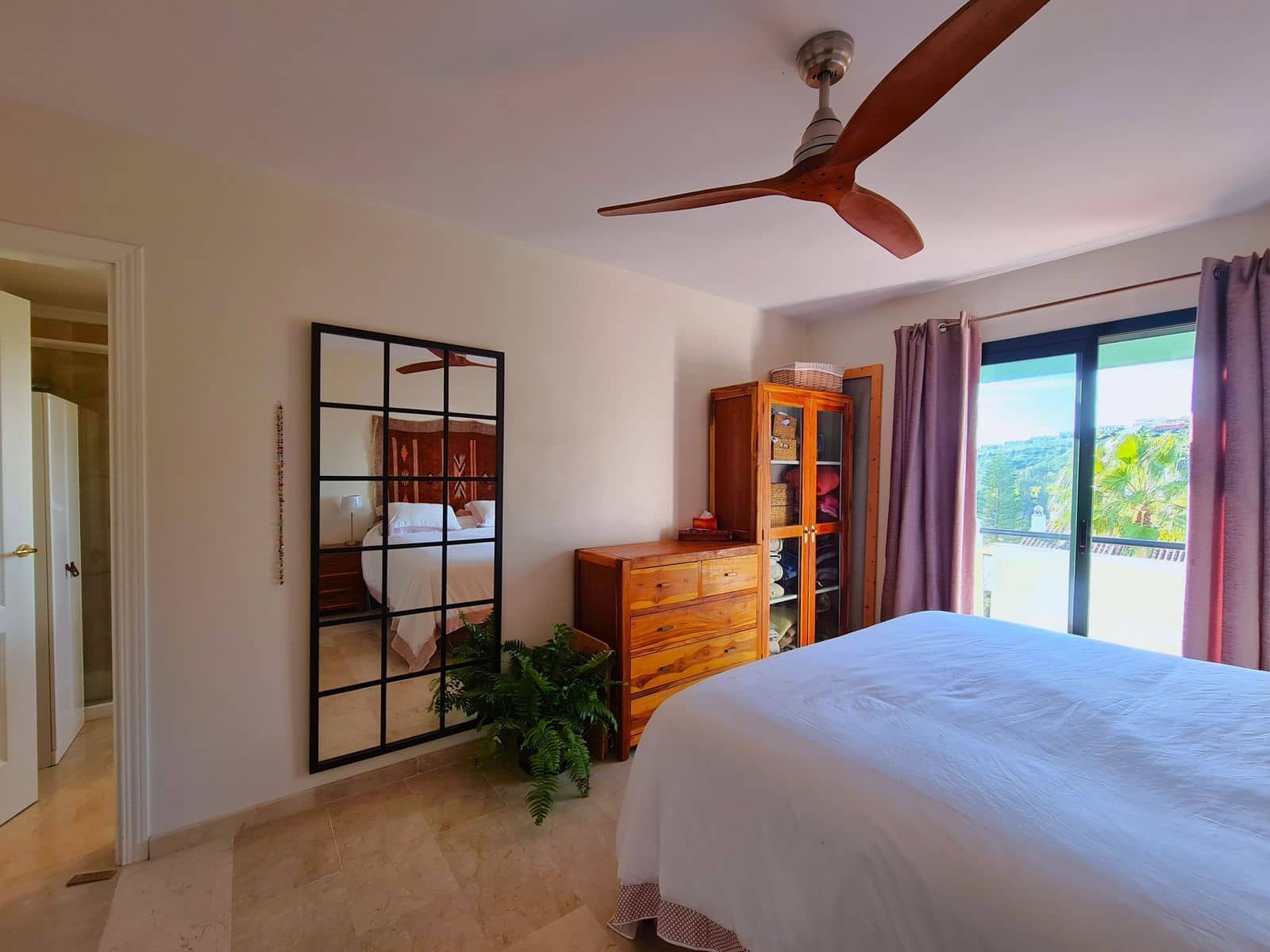 33 soveværelse Semi-Rækkehus til salg i La Duquesa / Puerto de la Duquesa med swimmingpool garage - € 549.000 (Ref: 8952282)