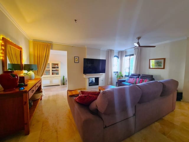 33 sovrum Semi-fristående Villa till salu i La Duquesa / Puerto de la Duquesa, Manilva med pool garage - 549 000 € (Ref: 8952282)