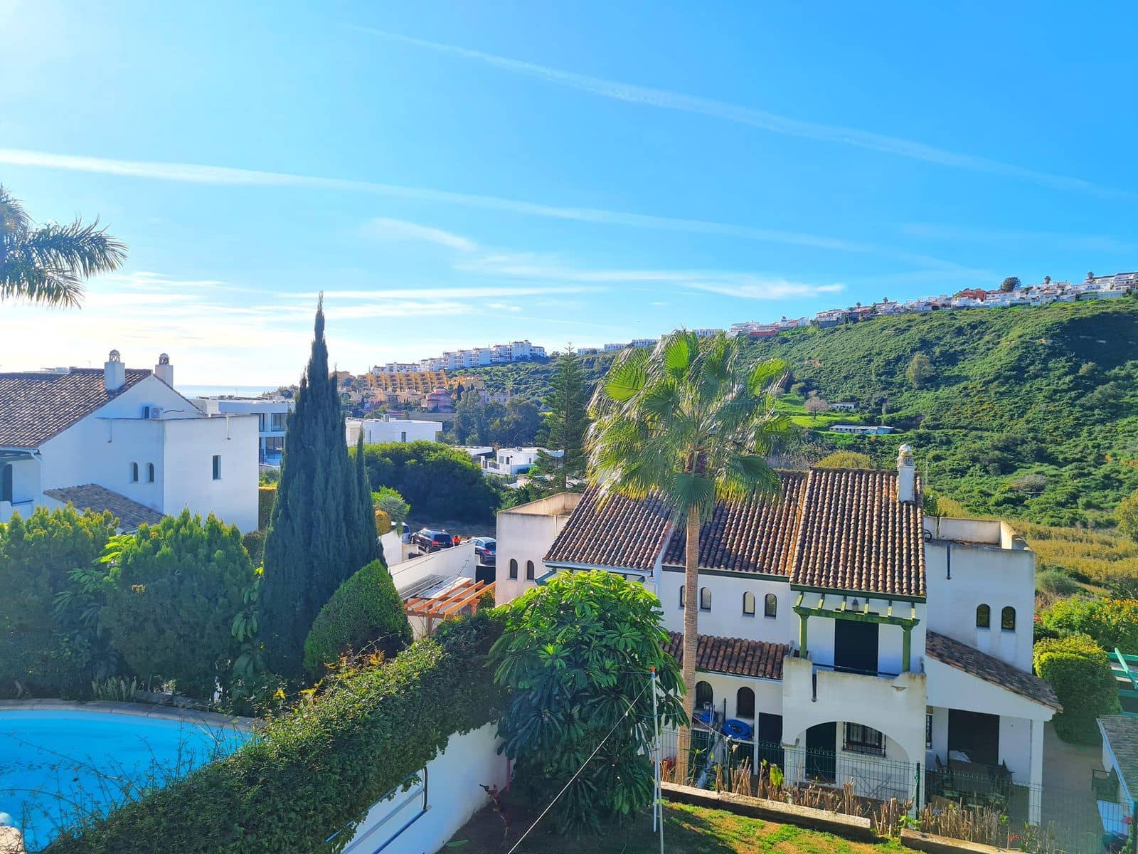 33 soveværelse Semi-Rækkehus til salg i La Duquesa / Puerto de la Duquesa med swimmingpool garage - € 549.000 (Ref: 8952282)