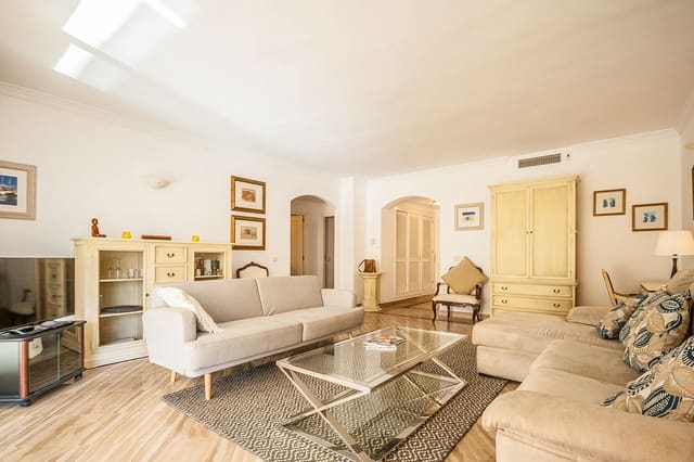 2 soverom Strandleiligheter til salgs i Elviria, Marbella med svømmebasseng garasje - € 590 000 (Ref: 8973321)