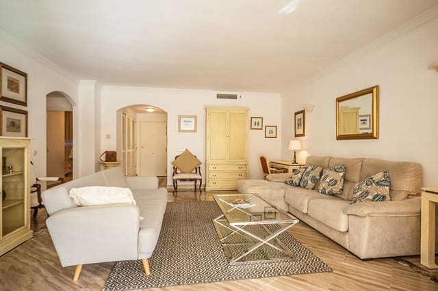 2 soverom Strandleiligheter til salgs i Elviria, Marbella med svømmebasseng garasje - € 590 000 (Ref: 8973321)