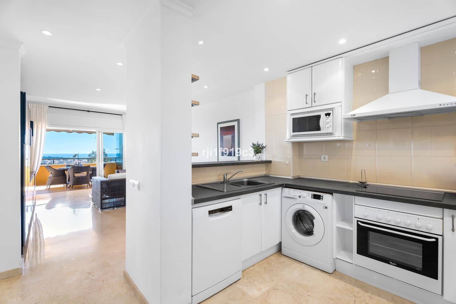 2 soveværelse Lejlighed til salg i Elviria med swimmingpool garage - € 530.000 (Ref: 8973752)