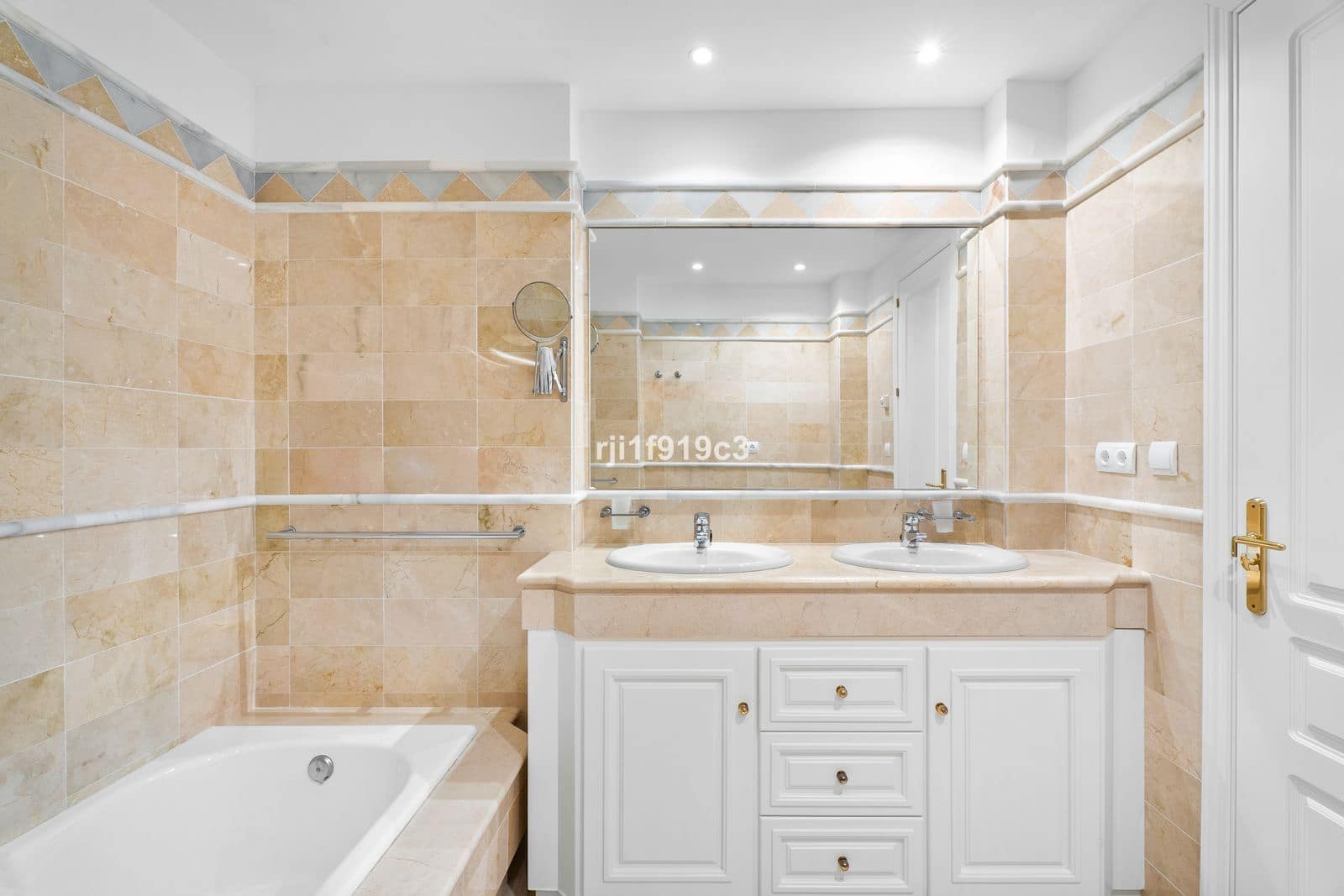 2 soveværelse Lejlighed til salg i Elviria med swimmingpool garage - € 530.000 (Ref: 8973752)