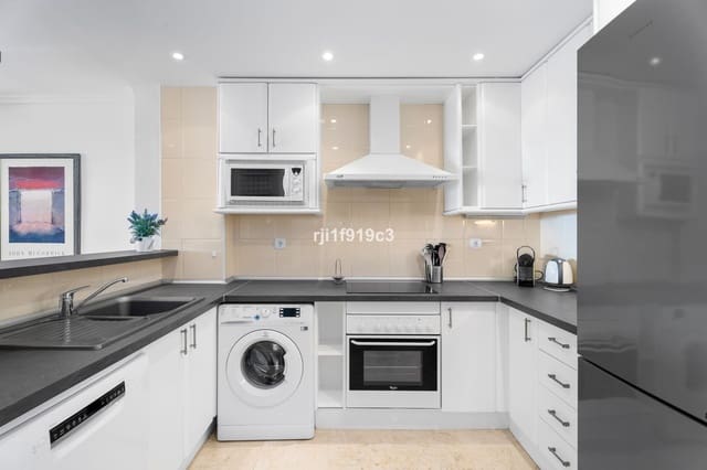 2 soverom Leilighet til salgs i Elviria, Marbella med svømmebasseng garasje - € 530 000 (Ref: 8973752)