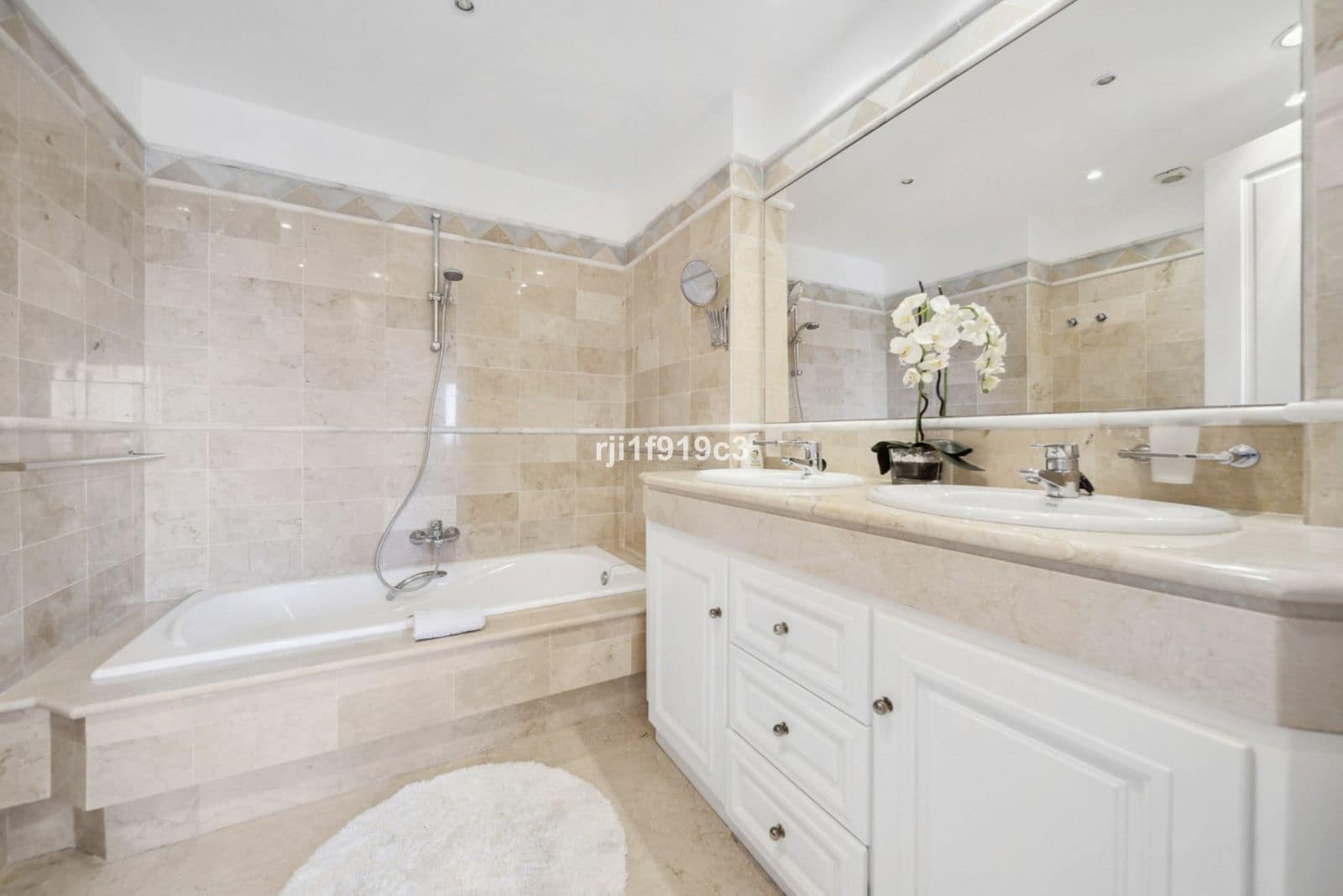 2 soveværelse Lejlighed til salg i Elviria med swimmingpool garage - € 530.000 (Ref: 8973752)