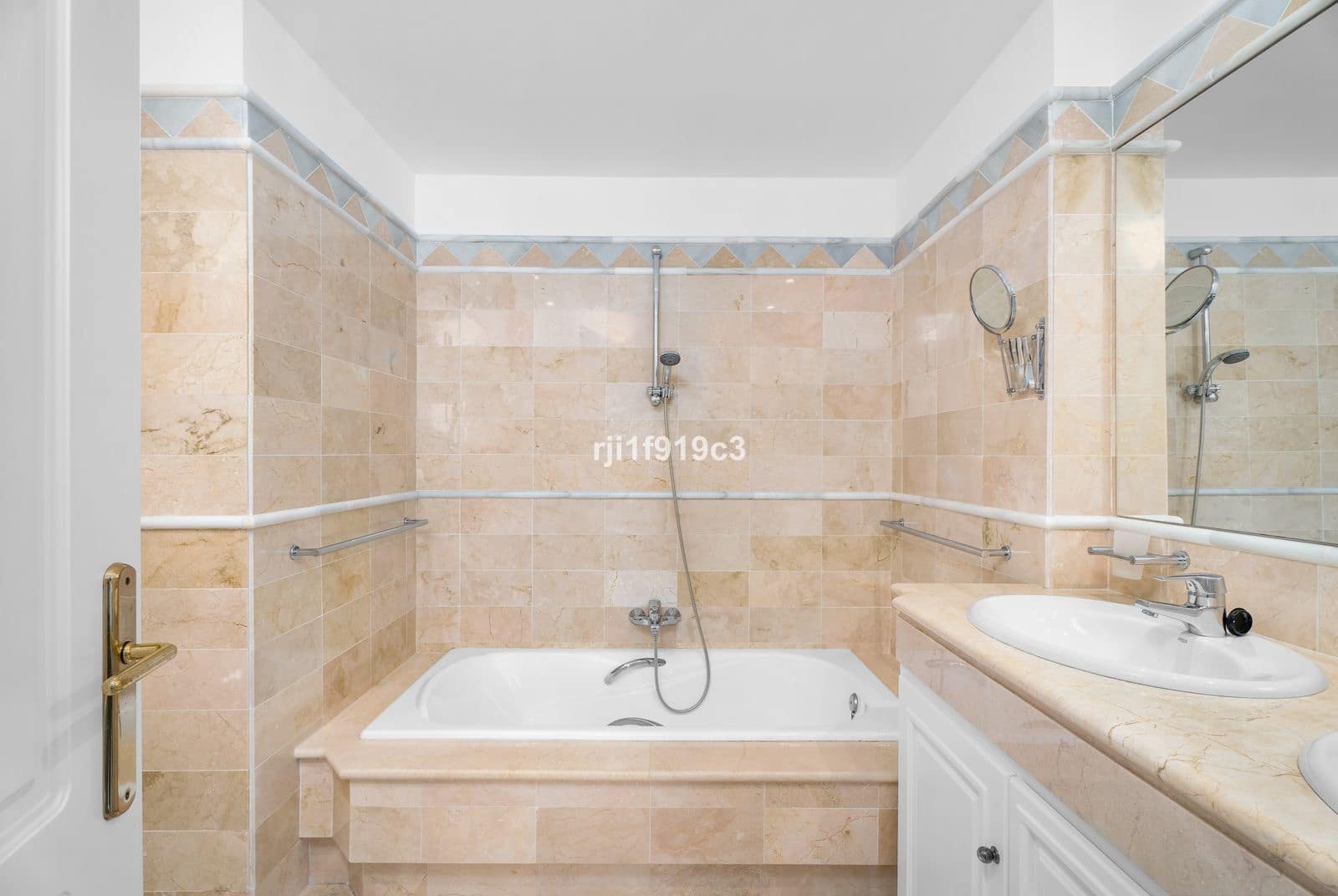 2 soveværelse Lejlighed til salg i Elviria med swimmingpool garage - € 530.000 (Ref: 8973752)