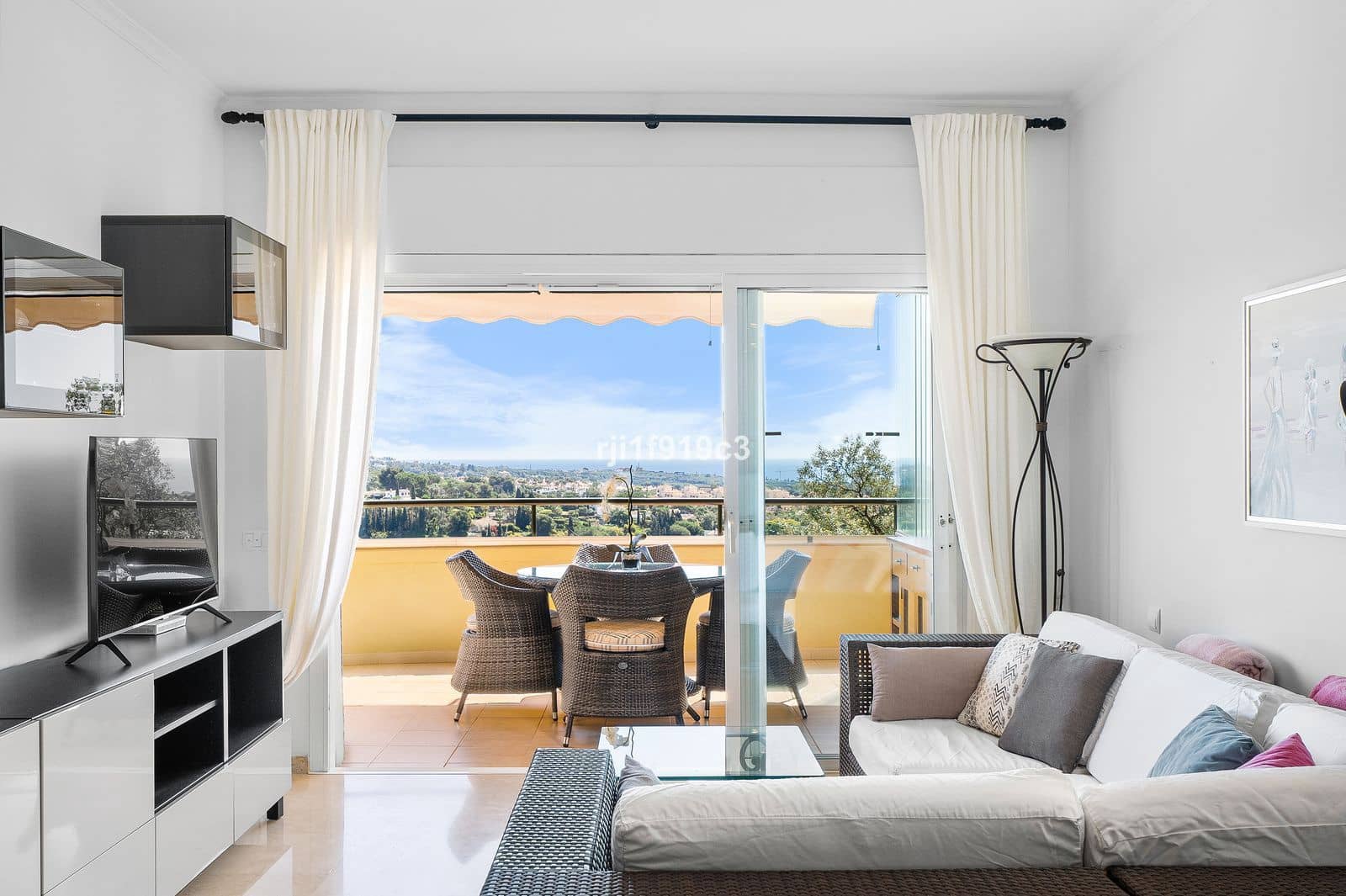 2 soveværelse Lejlighed til salg i Elviria med swimmingpool garage - € 530.000 (Ref: 8973752)